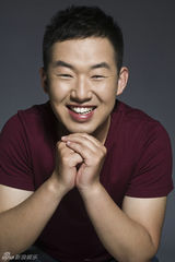 组图：童振军萌系写真 表情多变展魅力