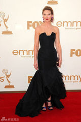 组图：第63届艾美奖红毯女星斗艳之黑色礼服篇