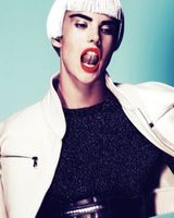 组图：巴西超模安布罗休写真冷艳诠释极致诱惑