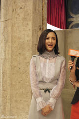 组图：张歆艺美妆大赏穿透视装性感