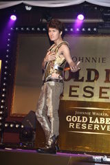 组图：潘玮柏挖坑给吴克群跳 问夜店把妹经验