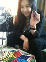 幻灯图：张柏芝脸颊爆肥上海探霆锋 忍泪暂别爱儿