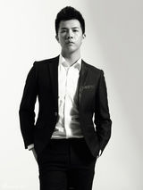 组图：歌手阳斌帅气写真 大男孩个性十足