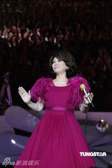 组图：蔡琴百万精华上海演唱会 回忆往事泪盈眼眶