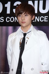 组图：NUEST四缺一抵台开唱 卖萌撒娇钓粉丝