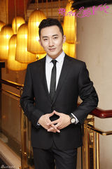 组图：《恋上你》再曝定妆照 秋瓷炫知性亮相