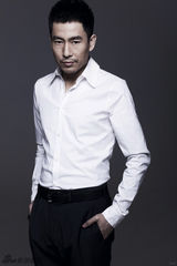 组图：成泰燊最新写真曝光 犀利眼神尽显魅力