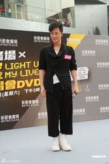 组图：林峰香港办签唱会 争夺无线视帝有信心