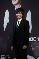 高清图：李升基秀智等亮相《九家之书》发布会