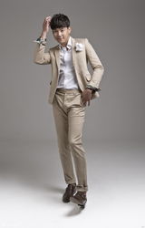 高清图：韩星安圣浩花美男大片干净明朗