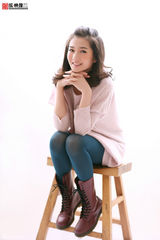 组图：新秀彭杨靓丽写真 笑容甜美气质十足