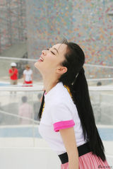 幻灯图：霍思燕世博园拍写真 素雅造型气质空灵