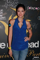 组图：吴彦祖携妻出席网站庆典 被催生子压力大