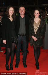 幻灯图集：《杀手在我心》首映 女演员玉腿抢镜