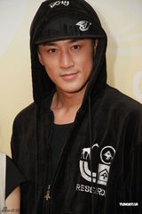 组图：容祖儿林峰为慈善开唱 高海宁性感吸眼球