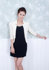 高清组图：袁志博回归知性 演绎古希腊女神