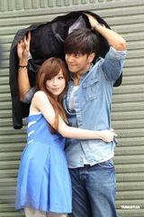 组图：罗志祥被封“大雕”很得意 与王心凌合拍MV