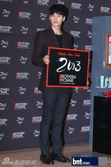 组图：元斌帅气出席化妆品牌新品发布会