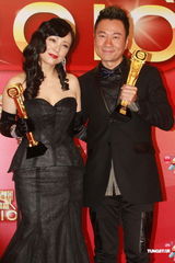 组图：TVB新科视帝视后出炉 黎耀祥邓萃雯双双连庄