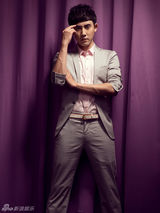 组图：张睿新写真简约时尚 型男偶像气质