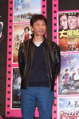 组图：台湾电影联合造势 郭书瑶秀美腿发红包