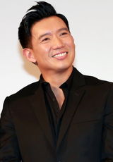 组图：《3D豪情》话题人物杜汶泽率女优团亮相