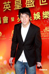 幻灯图：英皇群星出席春茗晚宴 Twins再度“合体” 