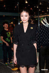 组图：陈慧琳麦浚龙等捧场新店 打扮儿子有心得