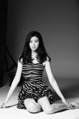组图：刘庭羽黑白短裙写真演绎别样风情