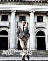 组图：刘恺威学院派秋装写真 返校园致敬青春