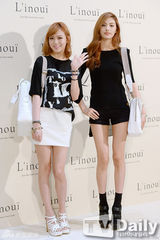 组图：张根硕少女时代等背靓包光鲜出席活动