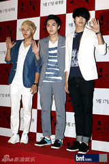 组图：韩片《钱的味道》首映 朴信惠允浩等助阵