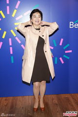 组图：林青霞现身支持继女 与生母张天爱同场