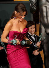 高清组图：索菲娅-维加拉桃红色抹胸礼服秀香肩