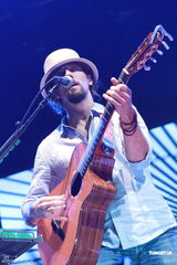 组图：杰森玛耶兹香港开唱 演唱会座无虚席