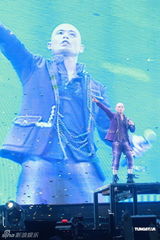 组图：香港演唱会圆满完成 侧田转往北京发展