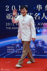 组图：赵本山成龙等助阵华鼎奖盛典红毯