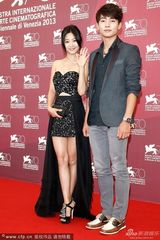 组图：《莫比乌斯》发布会 徐英雨献吻李恩宇