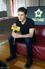 组图：新浪娱乐独家对话《吸血鬼》韦斯利