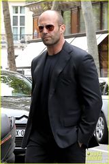 组图：杰森-斯坦森赴秀场 为超模女友助阵