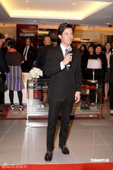 高清图：竹野内丰首度来港 众多媒体到场采访