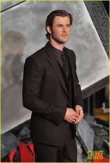 组图：《雷神2》伦敦首映 锤哥洛基兄弟频卖萌