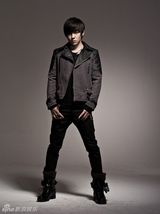 组图：台湾当红小生唐禹哲服饰大片 展秋冬新锐姿态