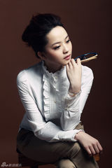 组图：张梦最新写真 诠释都市佳丽新形象