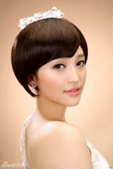 幻灯图：金莎拍甜美公主写真 散发猫女气质