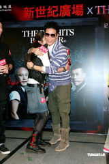 幻灯图：Big 4举行签唱会 欲接替陈志云做主持