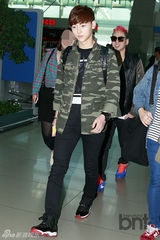 组图：韩团NU’EST飞新加坡出席韩流博览会