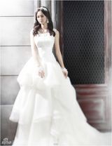 组图：韩国女艺人吴楚熙拍婚纱杂志封面