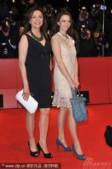 幻灯图集：《捉刀手》首映 准妈妈助阵布鲁斯南