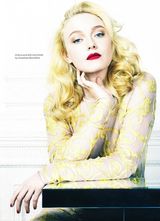 高清组图：17岁美少女达科塔-范宁俏丽登封面